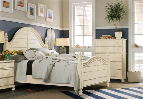 Upgrade your nautical bedroom today with a new comforter, duvet cover, or quilt. What's Your Shore Style: Nautical, Tropical, or Coastal ...