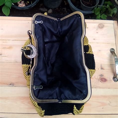 Check spelling or type a new query. √Handbag Warna Hitam Kombinasi Kuning Motif Daun - Java ...