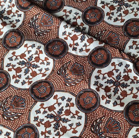 Variasi Motif Batik Ceplok Adhiantirina