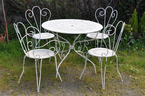 Tous les meubles en plastique sont résistants aux intempéries et nécessitent peu d'entretien. salon de jardin en metal pas cher | Idées de Décoration ...