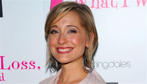 Smallville Actress Allison Mack Arrested For Alleged Sex Trafficking