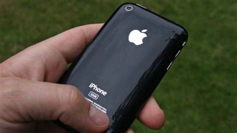 Lahore Man Puts 13 Year Old Iphone 3gs For Sale For Rs300000 The Current