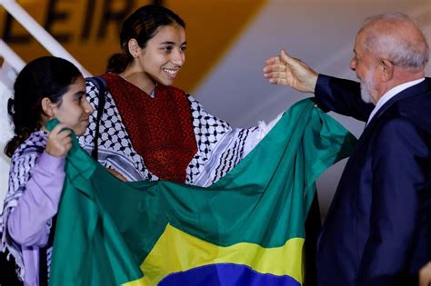 Lula Da Silva Recibió A Brasileños Que Llegaron Desde Gaza Y Volvió A Equiparar A Israel Con Los