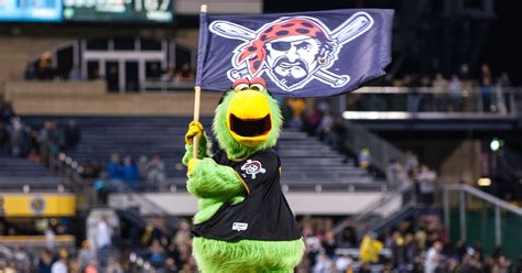 Pittsburgh Pirates Mascot Joins Players In Pregame Standoff On3
