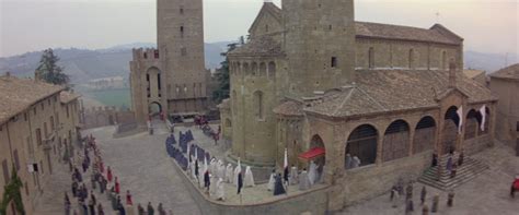 Rocca calascio si trova in provincia de l'aquila. I castelli e i borghi di Ladyhawke - La Cineturista