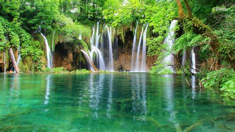 Naran Kaghan Waterfalls - Ghoomlo.pk