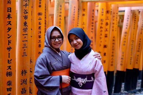 Kenapa menggunakan buah pinang sebagai motif utama. Pinang Dibelah 2, 9 Momen Nashwa Zahira dan Mama Tercinta