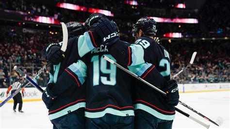 nhl playoffs how the kraken quickly turned seattle into a hockey town sports illustrated