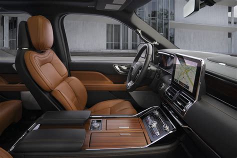 Inside Falls Best Luxury Suvs The 2020 Lincoln Navigator