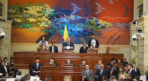 El presidente de colombia, iván duque, le pidió hoy al congreso de su país que retire el proyecto de reforma tributaria que había presentado su gobierno el 15 de abril. Presidente Duque sancionó la reforma tributaria | Periodismo Público