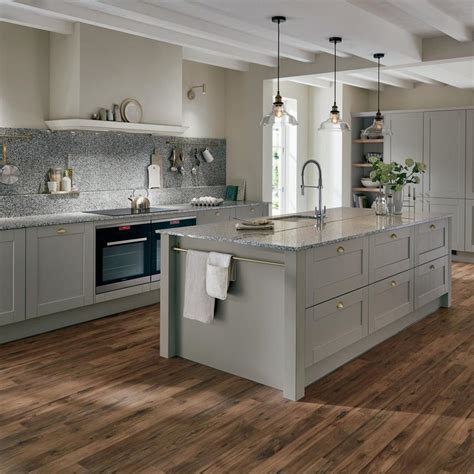 Inspiration | Grey shaker kitchen, Modern kitchen island, Kitchen