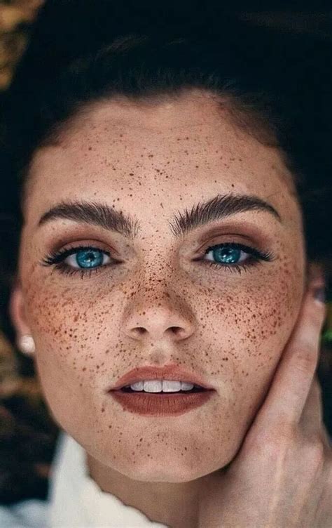 16 Photos That Prove Women With Freckles Are Beautiful ~ Freckles Makeup