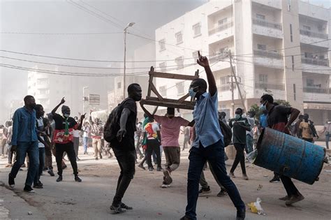 Sénégal Interdiction d une marche contre le report de la présidentielle