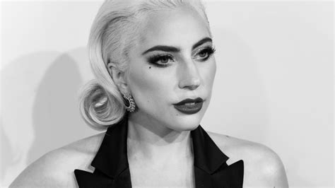 Discovernet Lady Gagas History With Fibromyalgia Explained