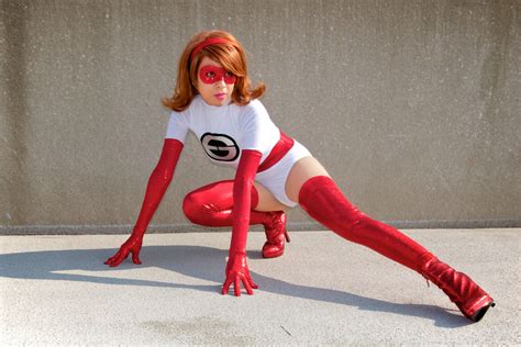 Elastigirl • Movie Cosplays • Momo Kariño Cosplay