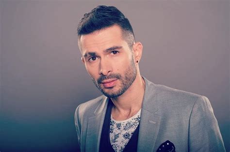 His birth sign is gemini and his life path number is 7. ByeAlex a lányokon elsősorban nem a ruhát nézi meg ...