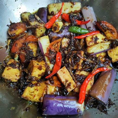 Download aplikasi masak yummy app untuk mendapatkan beragam referensi bahan makanan dan resep masakan sesuai dengan selera kamu, lengkap dengan cara memasaknya. Cara untuk membuat Terung masak Tauchu Kicap Pedas. Konfem ...