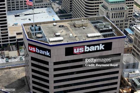 Us Bank Tower Photos And Premium High Res Pictures Getty Images