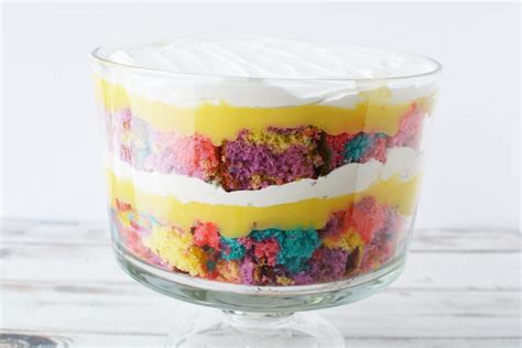 Hop on over for these easy and fun easter dessert recipes! Cute & Easy: The Easter Trifle Dessert Recipe You Need To Make