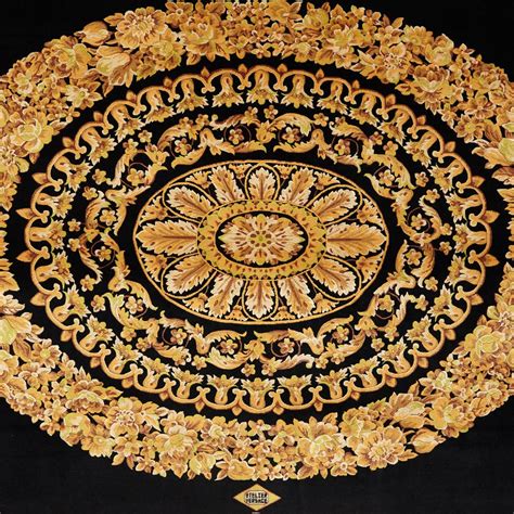 Wählen sie die kategorie aus, in der sie suchen möchten. Schwarz-goldener Teppich von Gianni Versace für Atelier ...