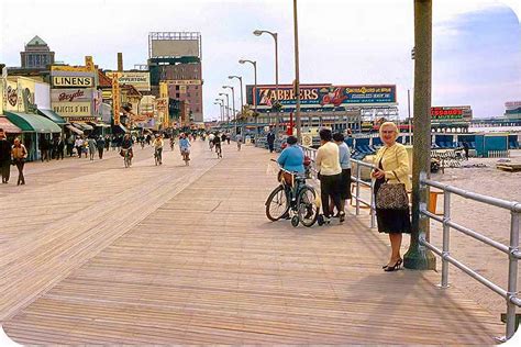 19 Wonderful Color Photos Capture Scenes Of The Atlantic City Beach And