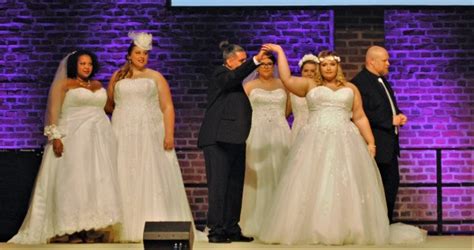 In professionellen brautmodengeschäften finden sie alle accessoires und natürlich auch die hochzeitskleider. Brautkleider große Größen