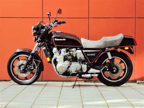 The kawasaki 1300 which was released in 1979, one year after the honda and failed to compete in any respect especially at 694lbs, almost 150 more than i was a natural step for honda to capitalize on the famous racing bikes of the 60's, 250 and 350 6 cylinder mechanical marvels that sounded awesome. Kawasaki Z1300 6 Zylinder - 1981 - Catawiki