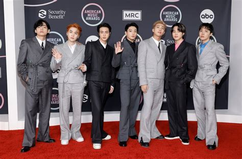 2021 Amas Red Carpet Photos