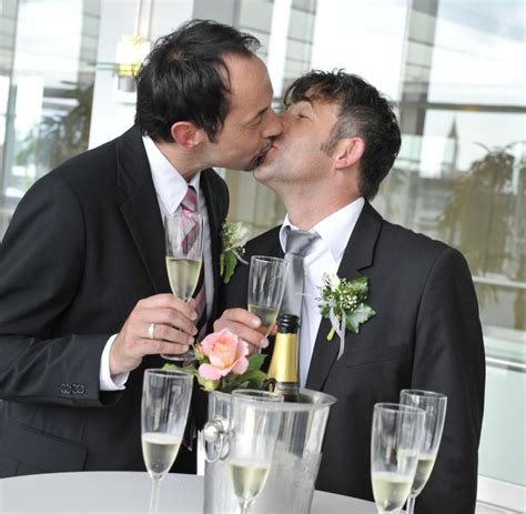 Urteil Zur Homo Ehe Gleiche Pflichten Verlangen Gleiche Steuerrechte Welt