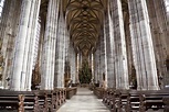 El Interior De La Iglesia De San Jorge En Dinkelsbuhl, Baviera ...