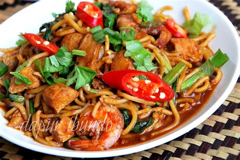 Masak mie indomie goreng bahannya 2 bungkus indomie goreng cabe merah 2 buah cabe rawit 2 buah selera ya bawang merah 2 siung kacang polong saos 1 sendok selera. dapur ibundo: Mee Goreng Briyani