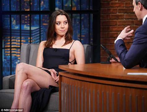 Aubrey Plaza In Backless Black Dress On Late Night With Seth Myers