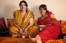 pakistani aunties fat hot desi bold local indian girls wife girl moti beautiful aunty sexy nude women big salwar twitter