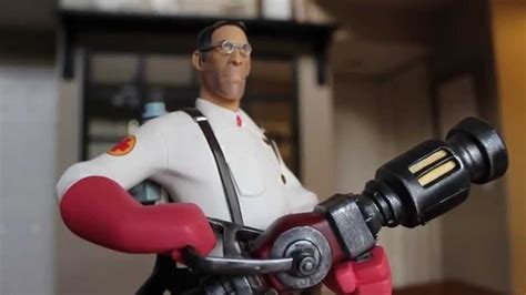 Tf2 Red Medic Exclusive Statue Unboxing From Gaming Heads Youtube