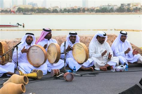 bahrain traditional clothing culture and people