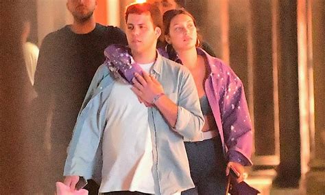 Bella Hadid Snuggles With Dj Pal Daniel Chetrit In Nyc Daily Mail Online