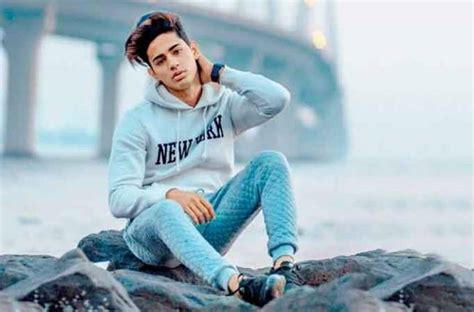 He was popular youtube vlogger, famous instagram model, tiktok star ,rapper and also work in a tv show called mtv ace of spac. Danish Zehen Wiki - A Young Artist and a Youtuber Who Died in a Fatal Accident | Reporter Live