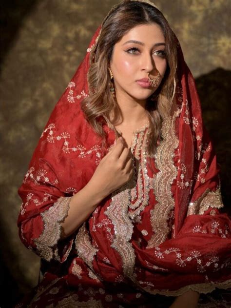 Sonarika Bhadoria Looks Charming In Red Ethnic Wear