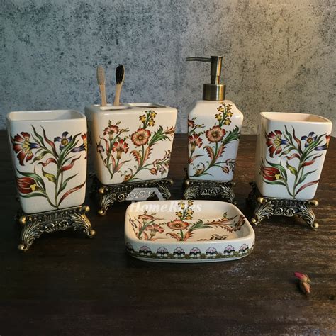 Exquisite 5 Piece Enamel Ceramic Bathroom Accessories Sets