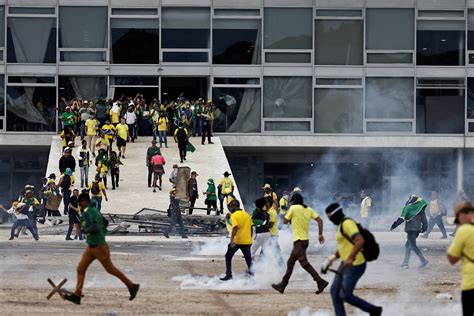 Lula Diz Que Quer Ir Neste Domingo Ao Planalto 08 01 2023 Poder Folha