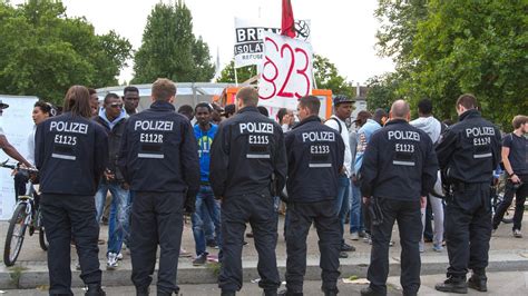 Flüchtlinge Legen Polizeiarbeit Lahm Bz Berlin