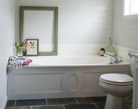 My sweet friend ashley from cherished bliss is an expert at making basic spaces beautiful while on a budget. 5 Inexpensive Ways to Update a Bathroom - Unexpected Elegance
