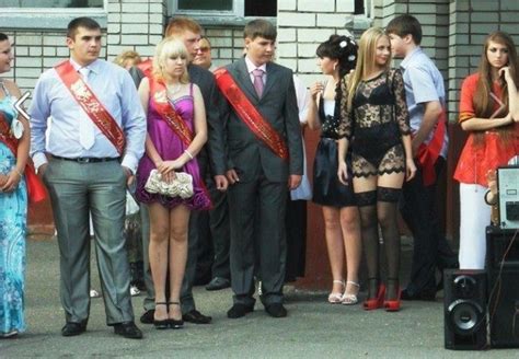 ロシアの女子高生が着てるドレスがエロすぎて話題に ポッカキット