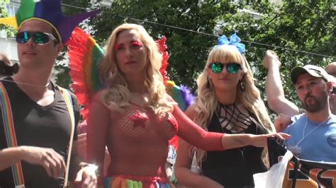 Regenbogenparade Tausende Von Lgbt Auf Der Stra E Youtube