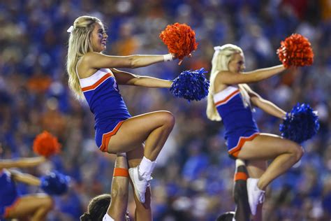 florida cheerleader is going viral ahead of thursday s season opener the spun