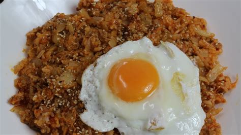 Kimchi or gimchi or kimchee (korean hangul: 김치 볶음밥 만들기, 다진 돼지고기와 김장김치를 넣고 후다닥 ...