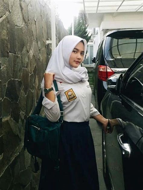 Pin By Bahri On Jilbab Sekolah Gaya Hijab Mode Wanita Wanita Cantik