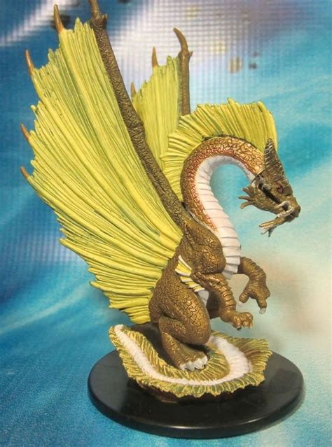 Dungeons And Dragons Miniature Huge Gold Dragon Giants Of Legend S100