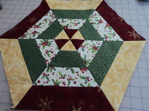 Small and easy table topper. Use seasonal fabrics to make seasonal table toppers! | Quilts ...