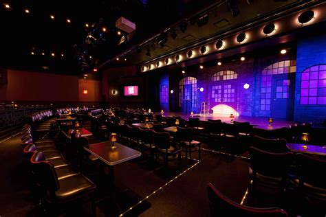 16 Best Comedy Clubs In Chicago For A Good Laugh